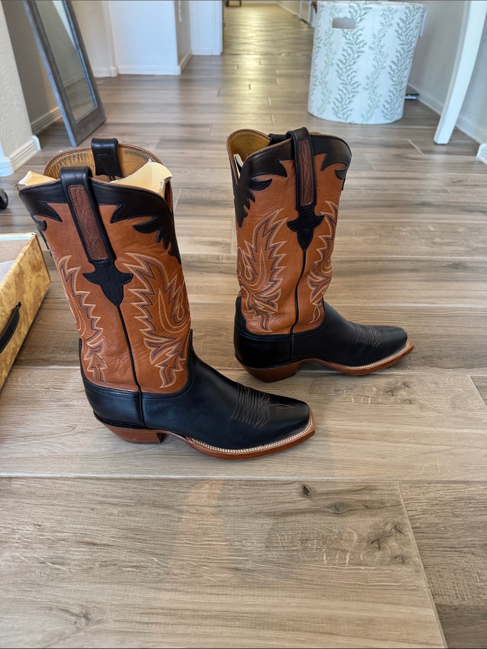 Lucchese 8 1/2 D oiled calf cowboy boots - Picture 6 of 11